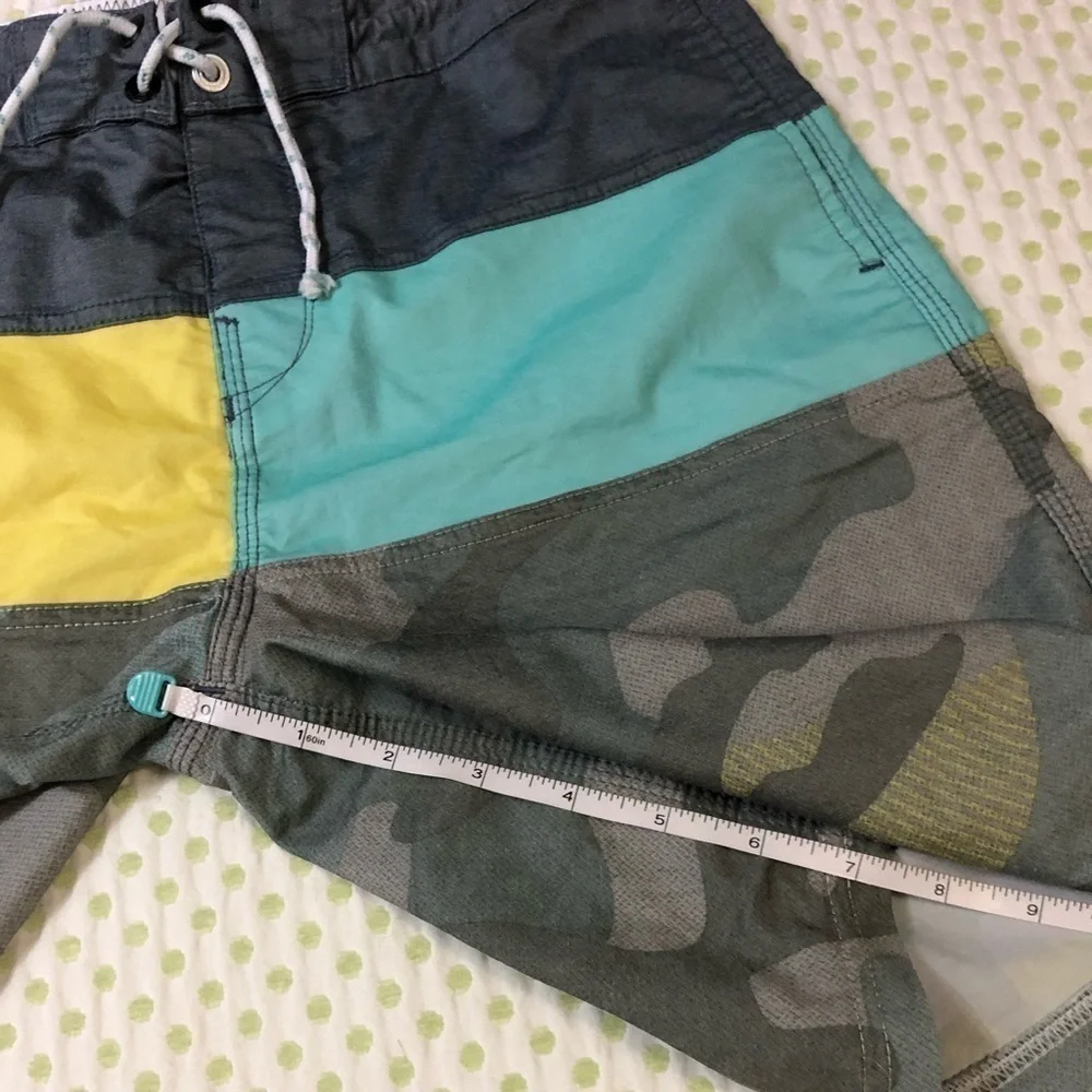 BILLABONG MENS SWIM TRUNKS SIZE 27 CAMO/YELLOW